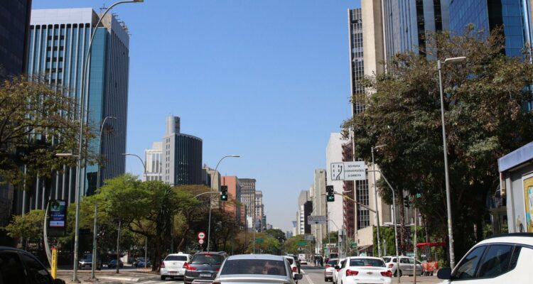 Economistas propõem taxar ricos em vez de cortar gastos sociais