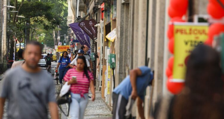 Fim da escala 6x1 traz esperança de mais tempo para família e saúde