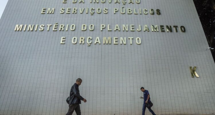 Governo pretende realocar R$ 20 bilhões no Orçamento de 2027