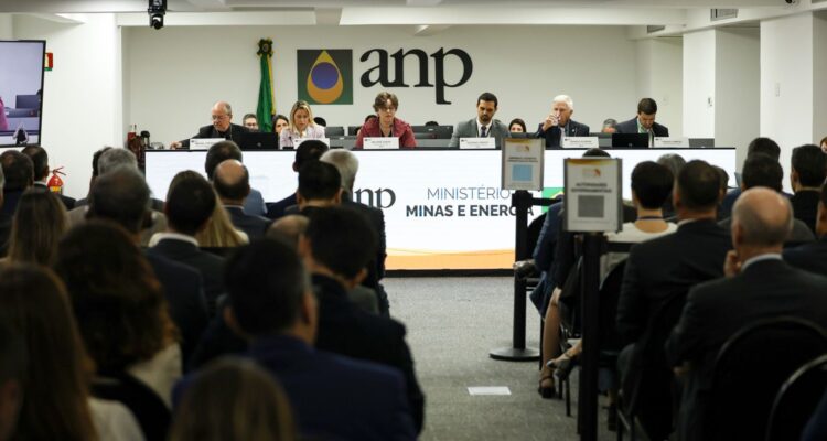 Leilão da ANP arrecada R$ 3 bilhões com a venda de 49 blocos