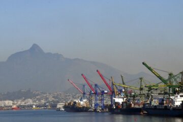 Previsão de superávit comercial de 2026 cai para US$ 84,4 bilhões