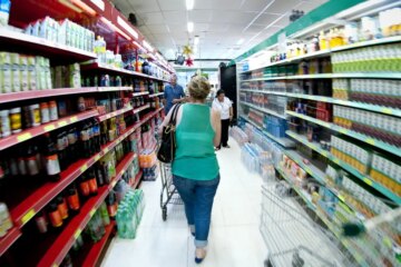 Produção industrial cai 0,6% de julho para agosto, diz IBGE