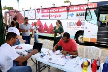 Unidade móvel da Hemoba participa de ação solidária promovida pelo cantor Buja Ferreira